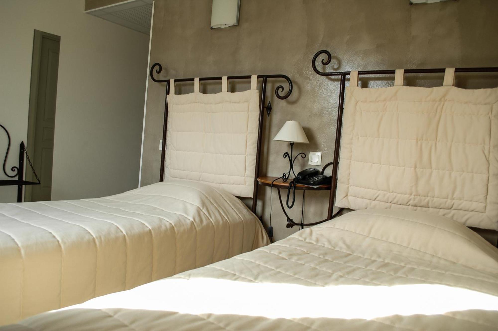 Collias Hotel Restaurant Le Gardon - Pont Du Gard מראה חיצוני תמונה